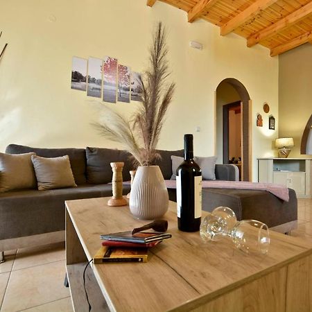 Ágios Matthaíos Sia'S Holiday Home מראה חיצוני תמונה